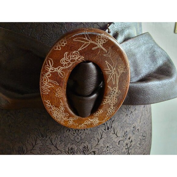Wide Brown Leather Belt With Floral Engraved Wooden Buckle - Picture 2 of 7